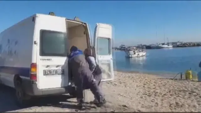 Saldırgan sokak köpeğini toplayan belediye görevlilerine çirkin küfür