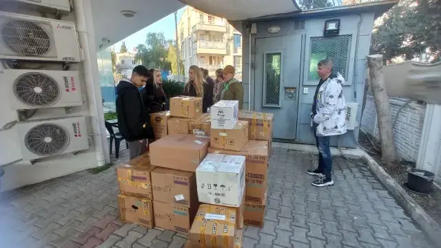 Antalya'dan Ukrayna'ya 2 tır dolusu yardım