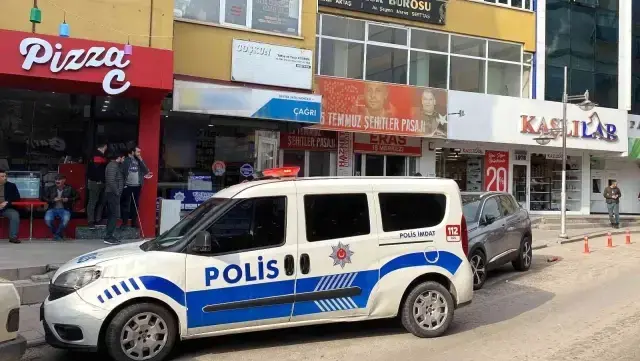 İş merkezinin merdivenlerinden inerken düşen yaşlı adam hayatını kaybetti