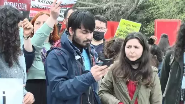 İBB önünde toplu ulaşıma gelen zamlar protesto edildi