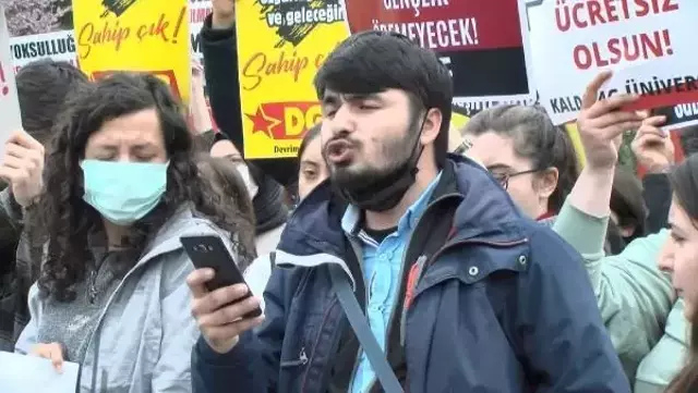 İBB önünde toplu ulaşıma gelen zamlar protesto edildi