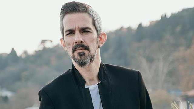 Kargo grubunun solisti Koray Candemir'in cam silerken 9. kattan düşerek hayatını kaybetti