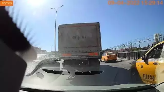 Beylikdüzü'nde dikkatsiz taksi şoförü, yolcuyu böyle düşürdü