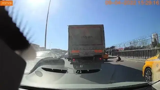 Beylikdüzü'nde dikkatsiz taksi şoförü, yolcuyu böyle düşürdü