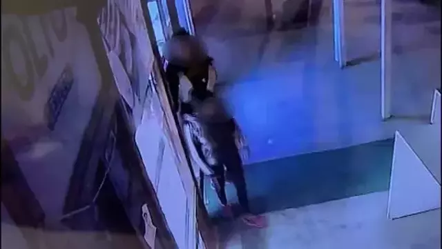 Fırının kapısını açık bulan 2 genç kız kasadan 200 lira çaldı