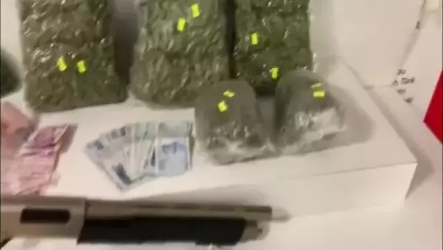 Taksiyle uyuşturucu ticareti yapan 4 kişi yakalandı