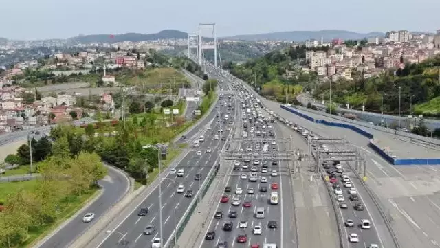 İSTANBUL TRAFİĞİNDE SON DURUM HAVADAN GÖRÜNTÜLENDİ (1)
