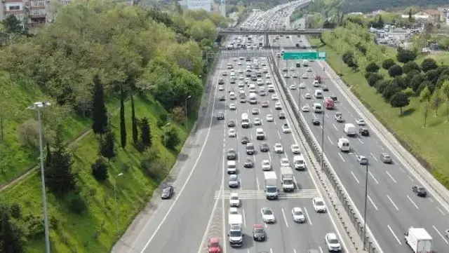 İSTANBUL TRAFİĞİNDE SON DURUM HAVADAN GÖRÜNTÜLENDİ (1)