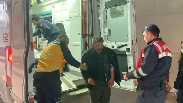 Bayramlaşmak için geldi, karısını öldürüp, oğlunu yaraladı