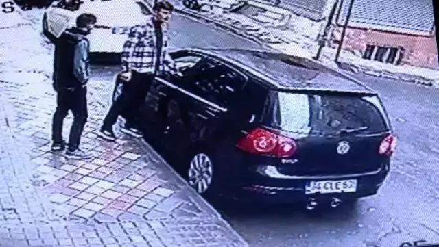 Alacak verecek meselesi kanlı bitti! 20 yaşındaki genç aracının içinde öldürüldü