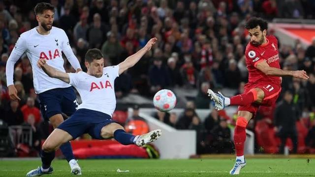 Liverpool'a şampiyonluk yolunda ağır darbe! Kırmızılar, sahasında Tottenham'ı deviremedi