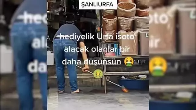 Şanlıurfa'da yere dökülen biberleri satan esnafa 8 bin 500 lira para cezası verildi