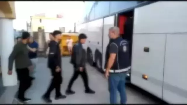 Esenyurt'ta TIR kasasında 70 göçmen yakalandı