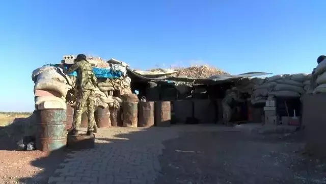 Suriye'de muhalifler cephe hatlarında 24 saat nöbet tutuyor