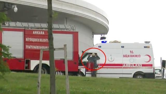 Fahrettin Koca, 'Sağlık Bakanı gelmezse kendimi patlatırım' protestosunda bulunan ambulans şoförüyle bir araya geldi