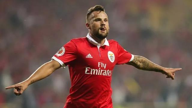 Ahmet Nur Çebi bizzat isimlerini verdi! Beşiktaş dünyaca ünlü golcüler Seferovic ve Arnautovic ile görüşüyor