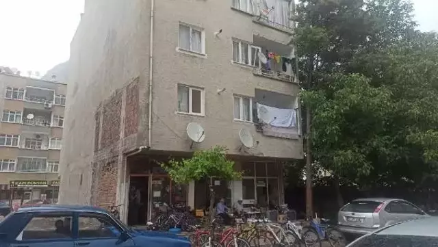 1 yaşındaki Afgan Khatıra'nın balkondan düşmesi kamerada