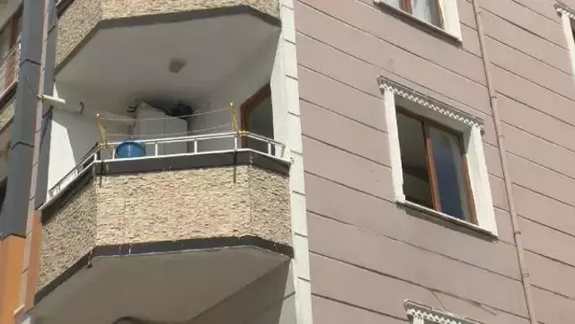 Kendisini uyaran polislere pencereden ateş edince vuruldu
