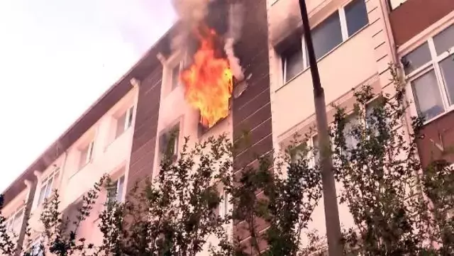 Alev kapanından mucize kurtuluş! 97 yaşındaki kadının sedyedeki hareketi görenleri üzdü