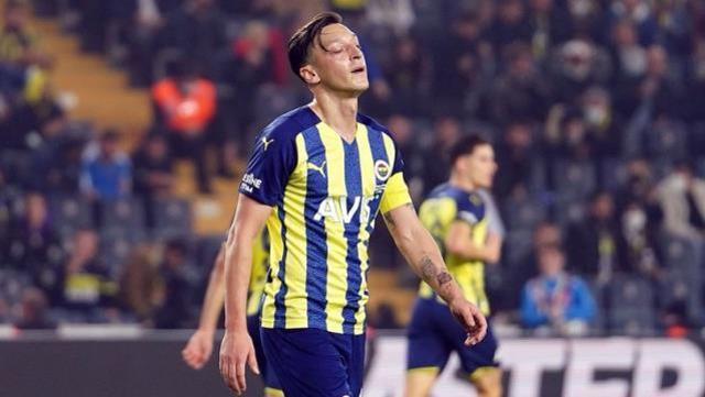 'Ben de yeri ayrı' diyen Ozan Tufan, Mesut Özil'in kendisi için yönetime çektiği resti anlattı