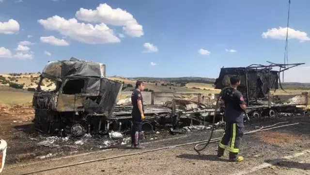 Korkunç kazada 1 kişi camdan atlatarak, diğer 2 kişi de araç içinde yanarak öldü