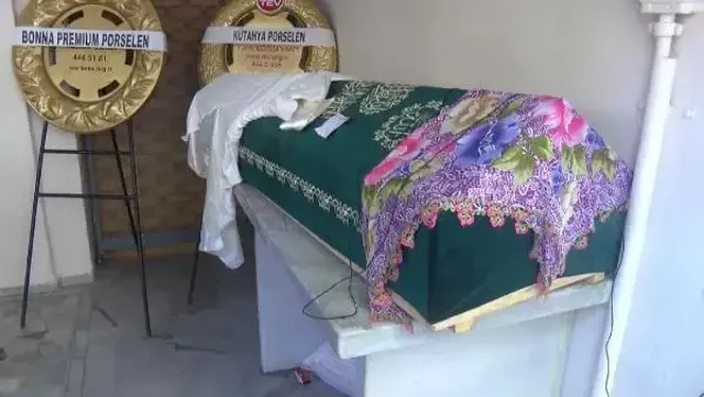 PINAR DAMAR GELİNLİKLE SON YOLCULUĞUNA UĞURLANDI