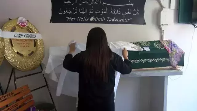 PINAR DAMAR GELİNLİKLE SON YOLCULUĞUNA UĞURLANDI