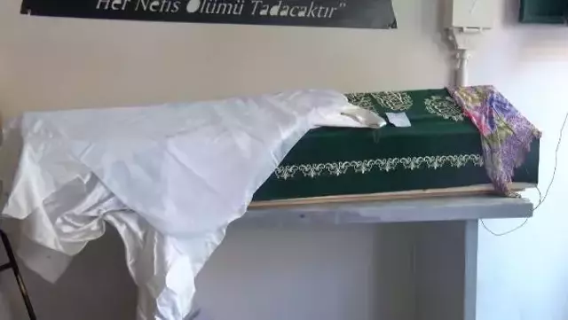 PINAR DAMAR GELİNLİKLE SON YOLCULUĞUNA UĞURLANDI