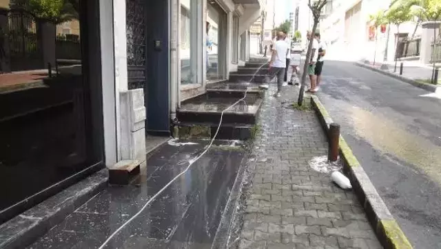 Şişli'de dehşet anları! Yoldan geçenlere doğru kezzap attı