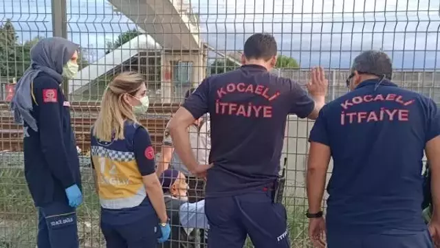 Bileti olmadığı için trene alınmayan 90 yaşındaki adam, raylarda yürümeye başlayınca ekipler seferber oldu