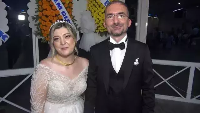 Tiyatrocu damadın arkadaşlarından geline, 'hamile sevgili' şakası