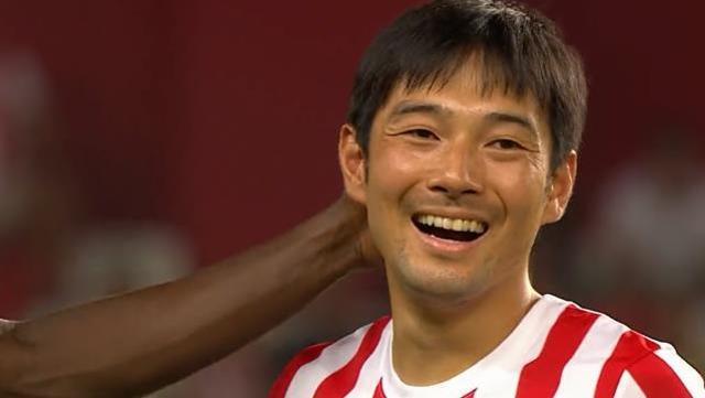 Antalyaspor'un yeni yıldızı Nakajima oyuna girer girmez yaptığıyla tribündeki ailesini şoke etti