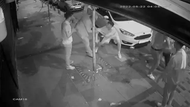 İstanbul'da dehşet anları: Adamı dövmeleri yetmedi, kafasında şişe kırdılar