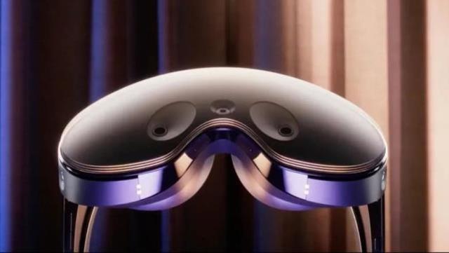 Facebook'tan yeni nesil metaverse gözlüğü: Meta Quest Pro'nun fiyatı 1499 dolar