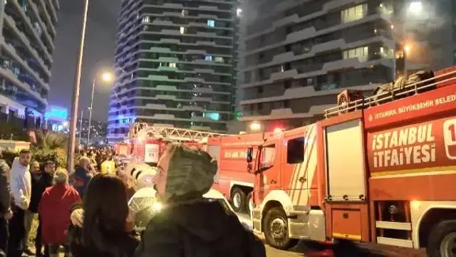 İSTANBUL-KADIKÖY'DE 24 KATLI REZİDANSTA YANGIN