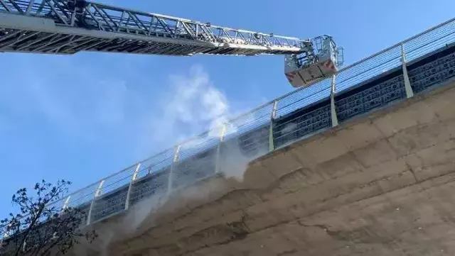 Haliç metro köprüsü üzerinde kablolar yandı, seferler durdu - 2 (ek fotoğraf)