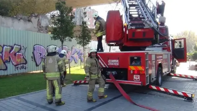 Haliç metro köprüsü üzerinde kablolar yandı, seferler durdu