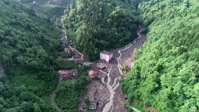 8 kişinin öldüğü afette rapor ortaya çıktı: Dereye kontrolsüz hafriyat dökülmüş