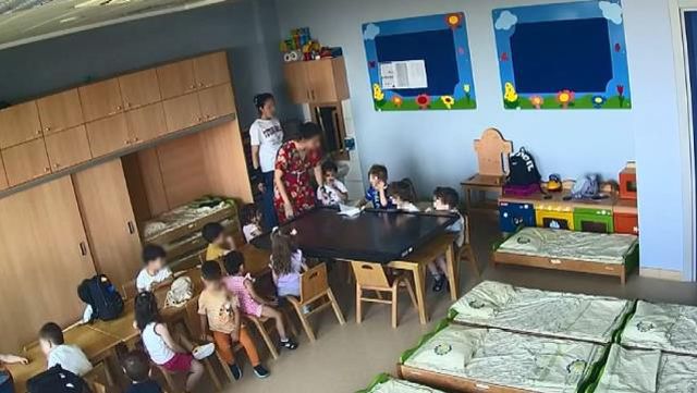 Çocuğunun oyuncak bebeğe yaptıklarından şüphelenen annenin sorusu kreşteki skandalı ortaya çıkardı