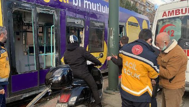 Kabataş'ta korku dolu anlar! Tramvay raydan çıktı, çok sayıda yaralı var