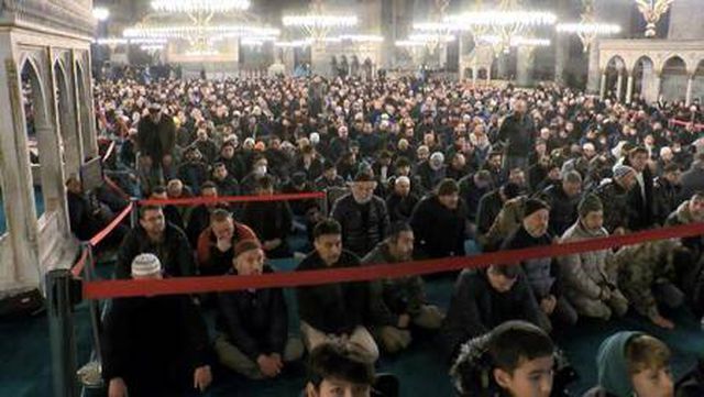 Yeni yılın ilk sabahında Diyanet İşleri Başkanı Erbaş , Ayasofya Camii'nde sabah namazını kıldırdı