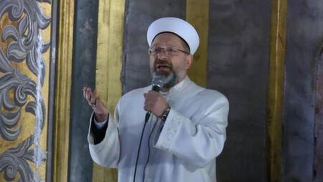 Yeni yılın ilk sabahında Diyanet İşleri Başkanı Erbaş , Ayasofya Camii'nde sabah namazını kıldırdı
