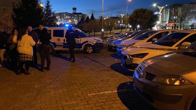 Sağlık çalışanı evinin önünde öldürüldü