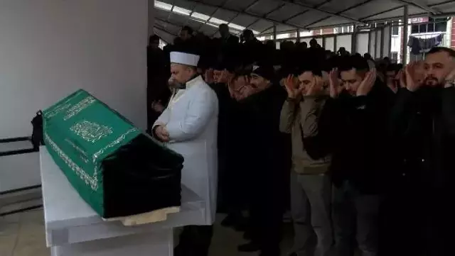 Kahvehanede oturan husumetlisini vurmaya gitti başkasını öldürüp kaçtı