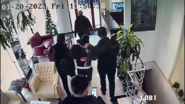 Bakırköy'de çocukluk arkadaşını boğazını keserek öldürdü