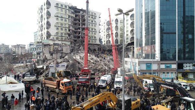 Kolonlarının kesildiği öne sürülen Galeria Sitesi'nin altındaki havuzun görüntüsü ortaya çıktı