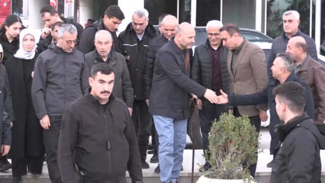 Bakan Soylu yaşadığı şiddet bel rahatsızlığı sonrası ilk kez görüntülendi! Bastonla yürüdüğü dikkatlerden kaçmadı