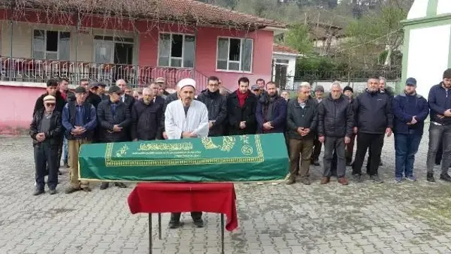 Ödüllü yönetmen Ceylan'ın annesi Çanakkale'de toprağa verildi