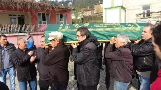 Ödüllü yönetmen Ceylan'ın annesi Çanakkale'de toprağa verildi