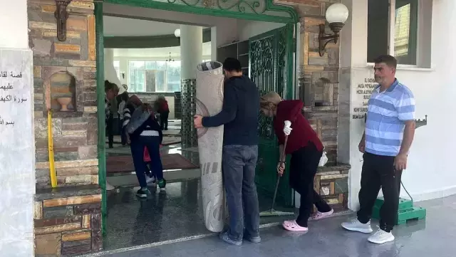 Akşener ve İmamoğlu'na türbede ayakkabı uyarısı